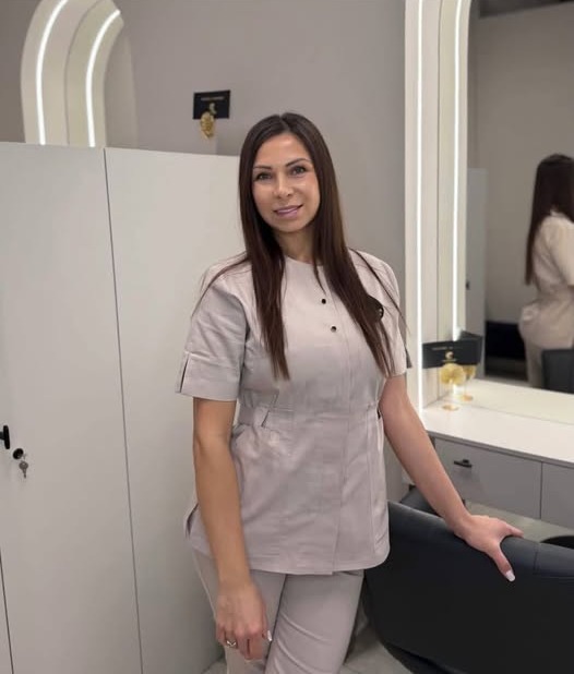 Božena — apimčių mažinimo ir kūno formų specialistė